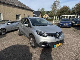 Unfallwagen Renault Captur 1.2 TCe Expression 2013/9