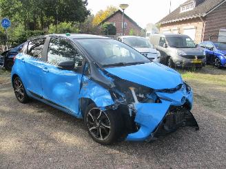 Vaurioauto  passenger cars Toyota Yaris 1.5 Hybrid SkyBlue Edition AUT REST BPM €300,-!!! 2018/9
