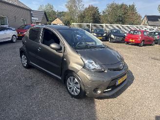 uszkodzony samochody osobowe Toyota Aygo 1.0 VVT-i Aspiration 2012/8