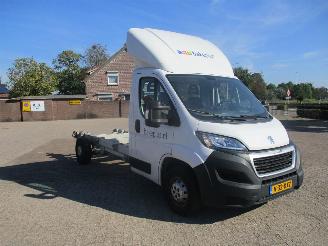 damaged passenger cars Peugeot Boxer 335 2.2 HDI L4 Prem. 2022/9
