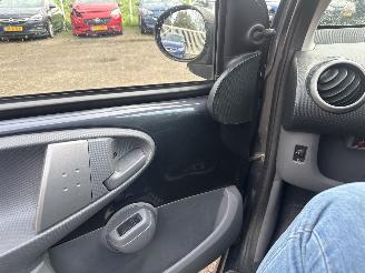 Peugeot 107 1.0-12V XS picture 20