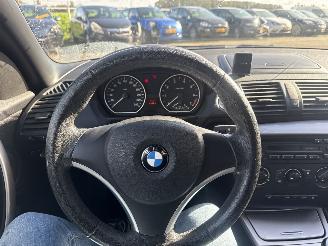 BMW 1-serie 118i Executive Cabrio picture 15