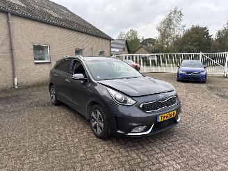 Vaurioauto  passenger cars Kia Niro 1.6 GDi H. BusinessL AUT REST BPM €300,-!!! 2018/11