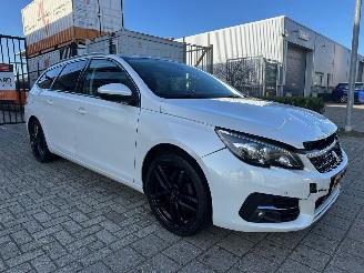 krockskadad bil auto Peugeot 308 1.2 PureTech Automaat Blue Lease Premium 2018/10