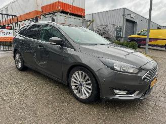 krockskadad bil auto Ford Focus 1.5 TDCI Automaat Titanium Lease Edition 2016/11