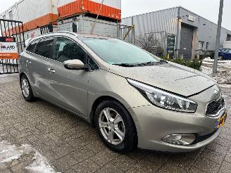 Schadeauto Kia Cee d 1.6 GDI Plus Pack 2012/10