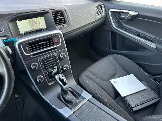 Volvo V-60 2.0 D3 R-Design Automaat picture 10