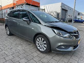 damaged passenger cars Opel Zafira 1.4 Turbo  Automaat 7p Online Edition 2018/2