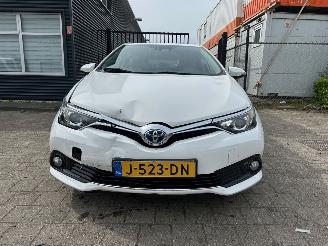 Toyota Auris 1.8 Hybrid Dynamic Ultimate picture 2