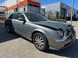 Vaurioauto  passenger cars Jaguar S-type 3.0 V6 Executive 2003/1