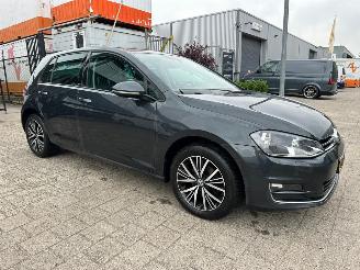 skadebil auto Volkswagen Golf 1.2 TSI Automaat Connected Series 2016/9