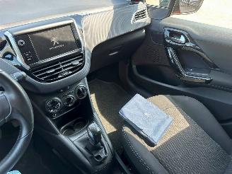Peugeot 208 1.2 PureTech Active picture 10