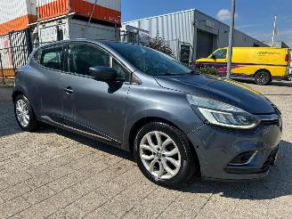 Coche accidentado Renault Clio 1.2 TCe Automaat Intens 2016/10