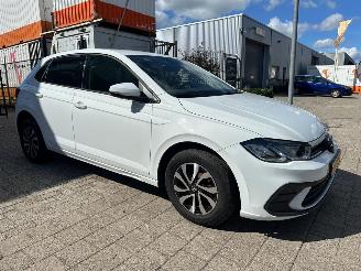 krockskadad bil auto Volkswagen Polo 1.0 TSI Automaat Life Business 2022/9