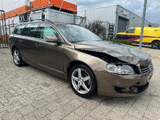 Schadeauto Volvo V-70 2.0 D4 Nordic+ 2014/5