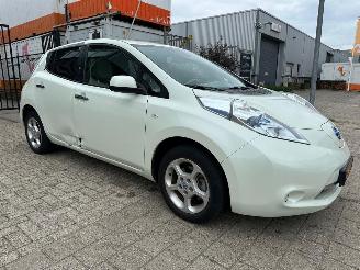 damaged passenger cars Nissan Leaf Base 24 kWh 2013/6