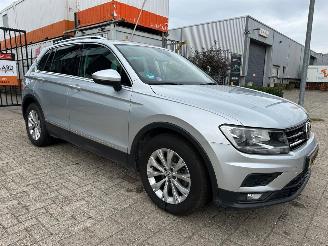 Voiture accidenté Volkswagen Tiguan 1.5 TSI ACT Comfortline Business Automaat 2019/1