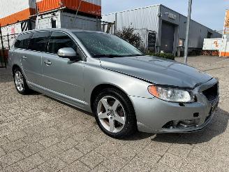 Vaurioauto  passenger cars Volvo V-70 2.5T Automaat Summum 2008/4