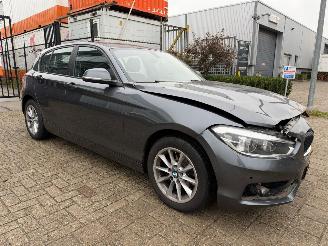 Vaurioauto  passenger cars BMW 1-serie 118i High Executive Automaat 2019/1
