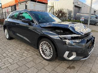 Voiture accidenté Audi A3 30 TFSI Advanced edition 2023/5