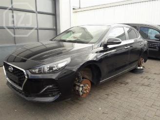 Coche siniestrado Hyundai I-30 i30 (PDEB5/PDEBB/PDEBD/PDEBE), Hatchback, 2016 1.0 T-GDI 12V 2019
