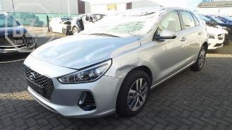 Coche siniestrado Hyundai I-30 i30 (PDEB5/PDEBB/PDEBD/PDEBE), Hatchback, 2016 1.4 T-GDI 16V 2018