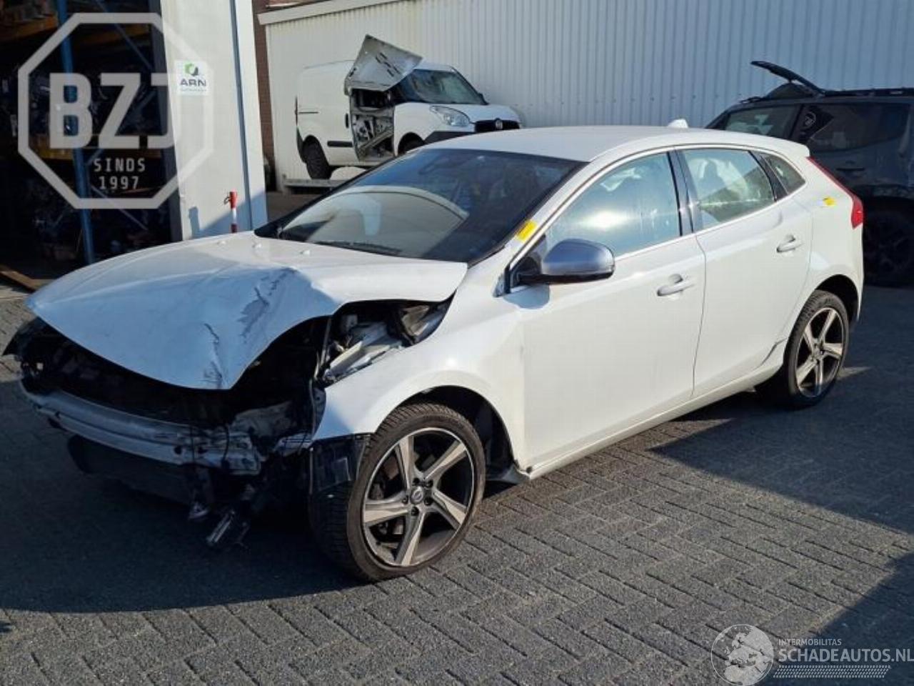 Volvo V-40 V40 (MV), Hatchback 5-drs, 2012 / 2019 1.6 T2 GTDi 16V