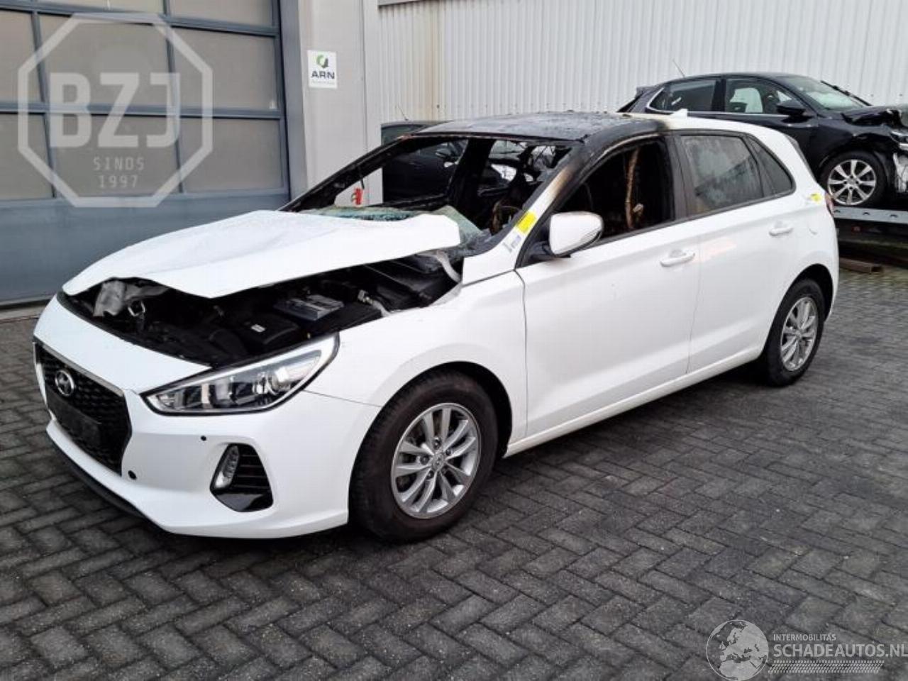 Hyundai I-30 i30 (PDEB5/PDEBB/PDEBD/PDEBE), Hatchback, 2016 1.0 T-GDI 12V