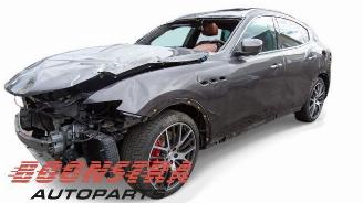 Vrakbiler auto Maserati Levante Levante, SUV, 2016 3.0 S Biturbo V6 24V 2017/1