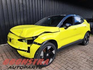 Vrakbiler auto Volvo EX30 EX30, SUV, 2023 Single Motor Extended Range 69 kWh 2024/4