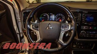 Mitsubishi Outlander Outlander (GF/GG), SUV, 2012 / 2022 2.0 16V PHEV 4x4 picture 10