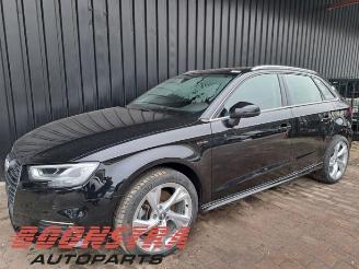 Coche siniestrado Audi A3 A3 Sportback (8VA/8VF), Hatchback 5-drs, 2012 / 2020 1.4 TFSI 16V e-tron 2016/11