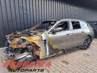 Purkuautot passenger cars BMW 5-serie 5 serie Touring (G61), Combi, 2024 550e xDrive 3.0 2025/1
