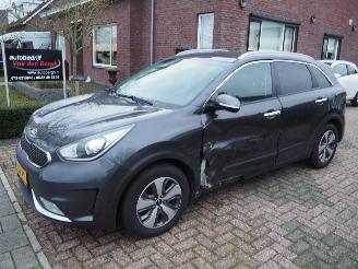 Damaged car Kia Niro 1.6 firs edition hybrid 2017/1