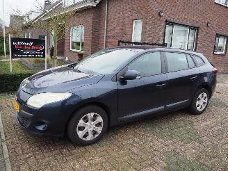 uszkodzony samochody osobowe Renault Mégane 1.5 DCI Dynamique 2010/6