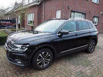 uszkodzony samochody osobowe Volkswagen Tiguan 1.5 TSI Act ComfortLine Business 2019/11