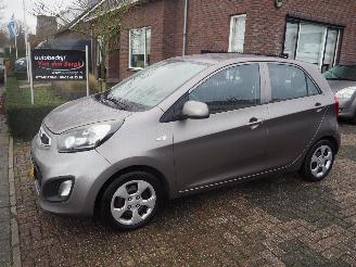 damaged passenger cars Kia Picanto 1.0 CVVT ISG Comfort pack 2013/3
