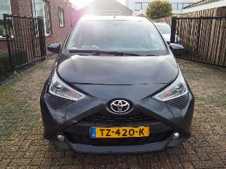 Toyota Aygo 1.0 VVT-i X-Joy picture 2