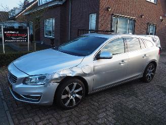 Schadeauto Volvo V-60 2.4 D6 AWD Hybrid Summum 2013/10