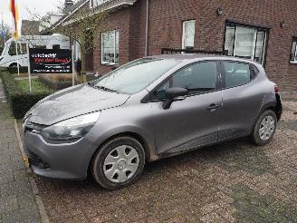 Coche accidentado Renault Clio 0.9 TCe Authentique 2014/5