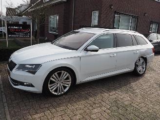 Schadeauto Skoda Superb 1.8 tsi style bns 2015/12