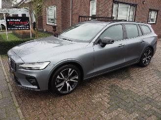 skadebil auto Volvo V-60 2.0 B3 r-Design Motorschade 2021/4
