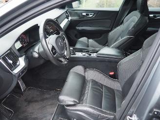 Volvo V-60 2.0 B3 r-Design Motorschade picture 19