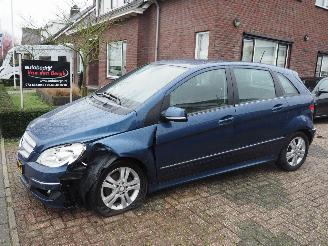 krockskadad bil auto Mercedes B-klasse 180 CDI Automaat 2009/10