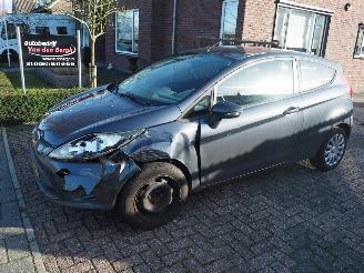 skadebil auto Ford Fiesta 1.25 Trend 2010/3