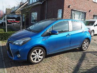 krockskadad bil auto Toyota Yaris 1.5 Hybrid Dynamic 2015/1