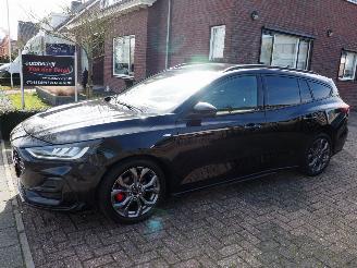 uszkodzony samochody osobowe Ford Focus 1.0 EcoBoost Hybrid ST Line 2023/10