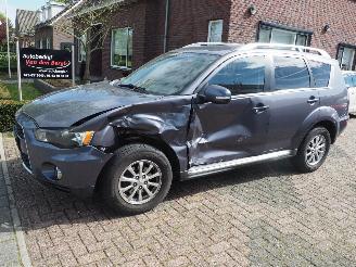 Vaurioauto  passenger cars Mitsubishi Outlander 2.0 Intro Edition 2010/4