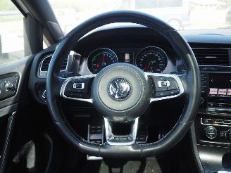 Volkswagen Golf 1.4 TSI GTE Connected Series picture 13
