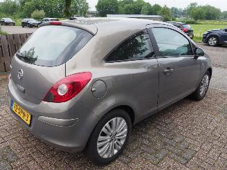 Opel Corsa 1.4 16v Cosmo picture 4